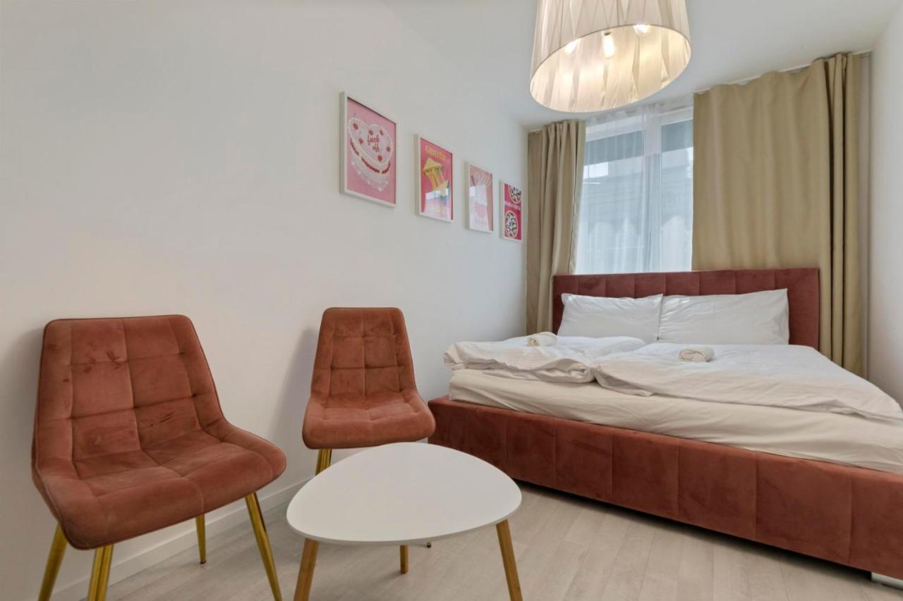 Lam Pink - Jacuzzi - Ac - Ps4 Apartment Bratislava Exterior foto