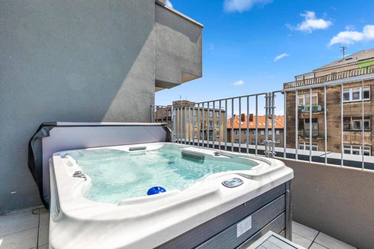 Lam Pink - Jacuzzi - Ac - Ps4 Apartment Bratislava Exterior foto