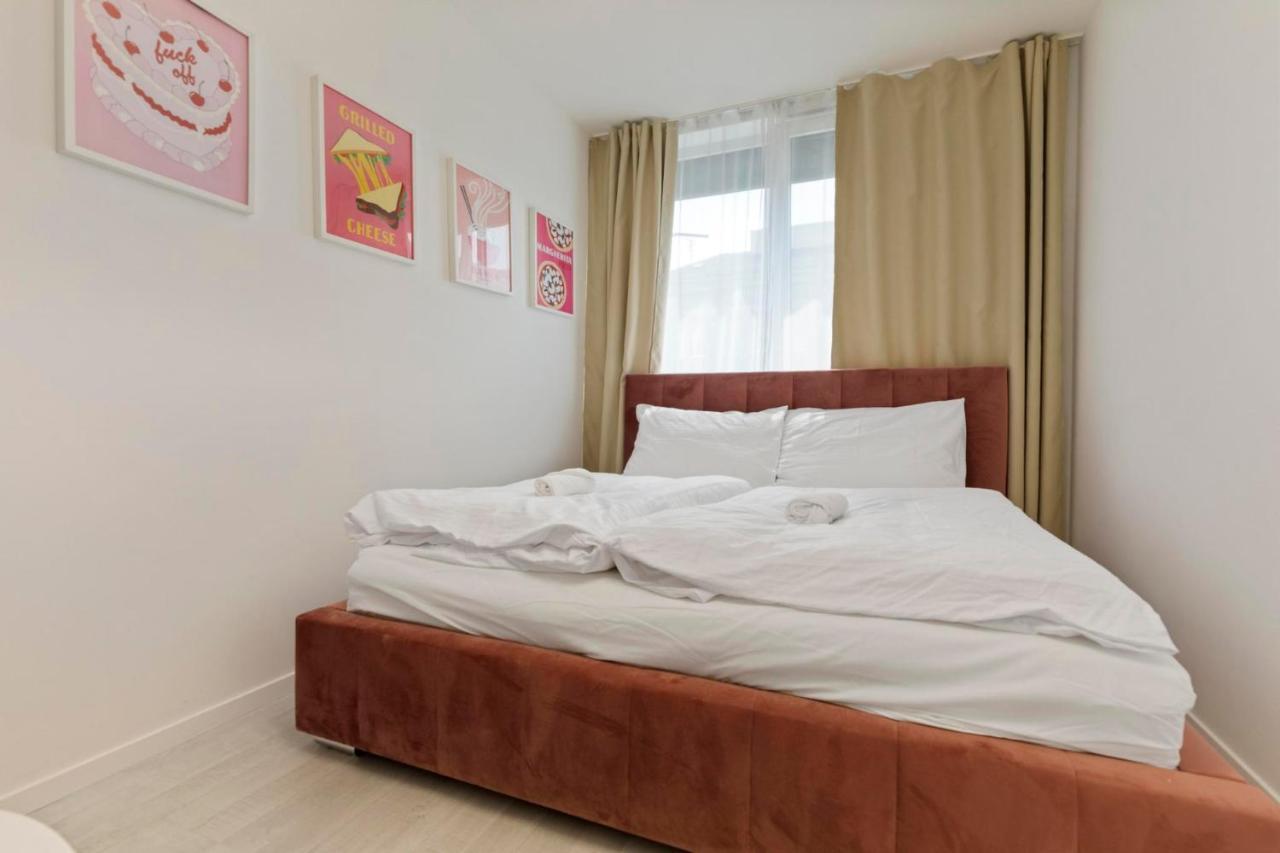 Lam Pink - Jacuzzi - Ac - Ps4 Apartment Bratislava Exterior foto
