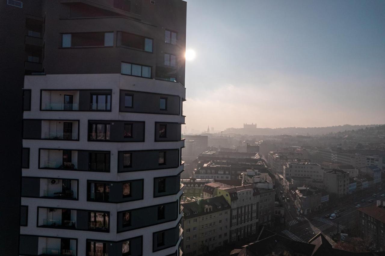 Lam Pink - Jacuzzi - Ac - Ps4 Apartment Bratislava Exterior foto