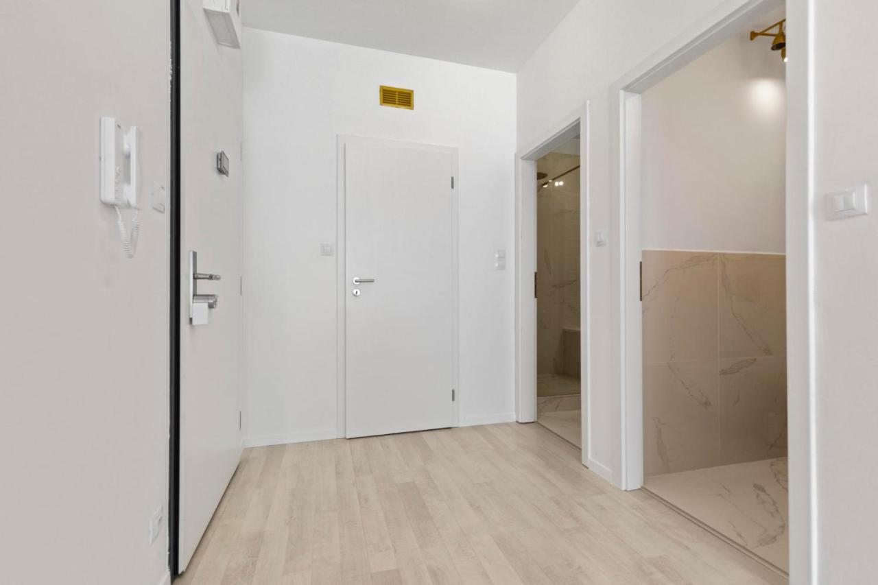 Lam Pink - Jacuzzi - Ac - Ps4 Apartment Bratislava Exterior foto