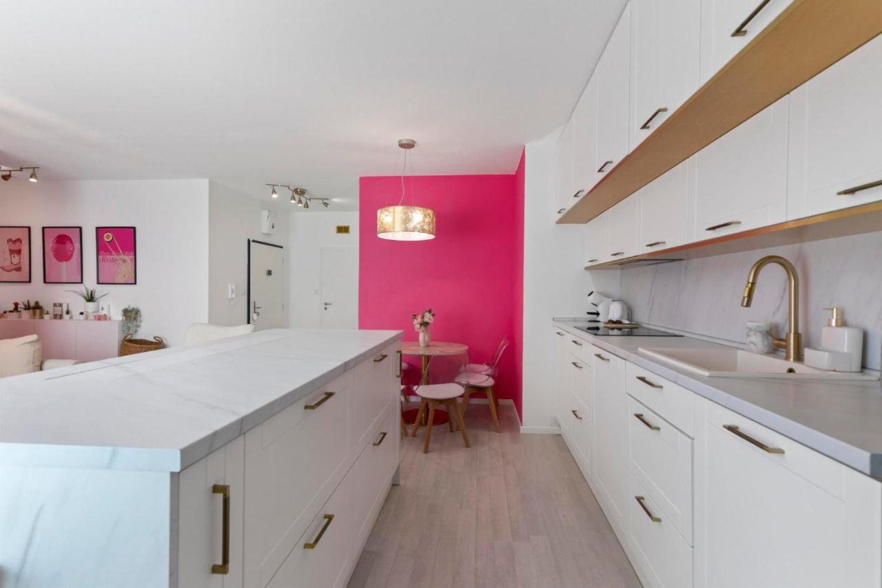 Lam Pink - Jacuzzi - Ac - Ps4 Apartment Bratislava Exterior foto